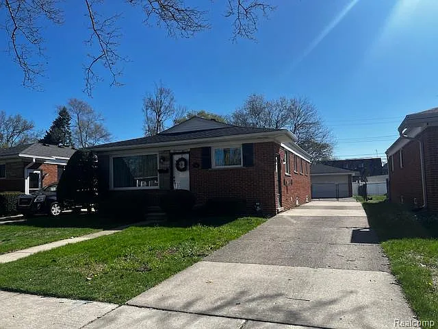 3 bed, 2.0 bath, 1960 sqft, $2,500 — Photo 2