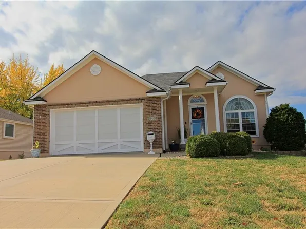 800 SW Shorthorn Dr, Grain Valley, MO 64029