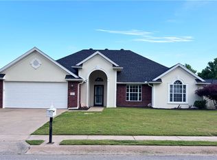 221 E Colorado Ave, Springdale, AR 72764