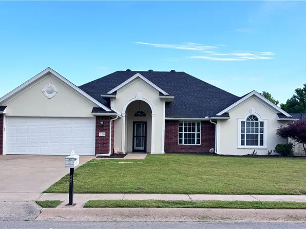 221 E Colorado Ave, Springdale, AR 72764