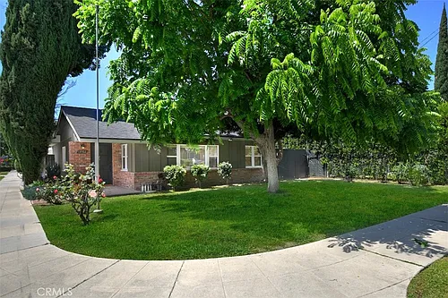 13902 Calvert St Photo 1
