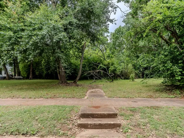 207 S Sycamore St, Palestine, TX 75801