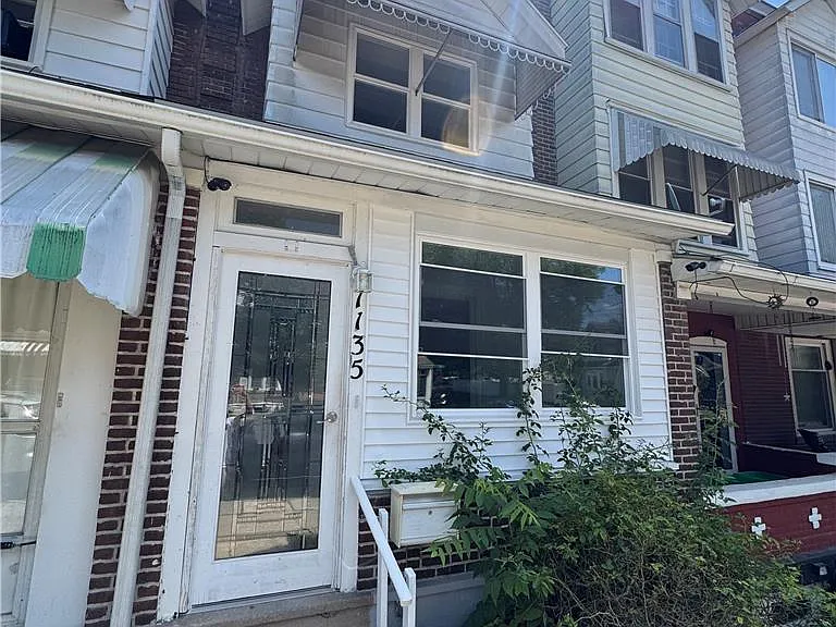 1135 S 10th St — Photo 1