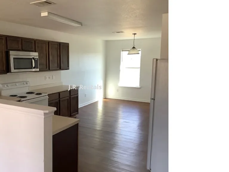 413 Brittney Way #D — Photo 12