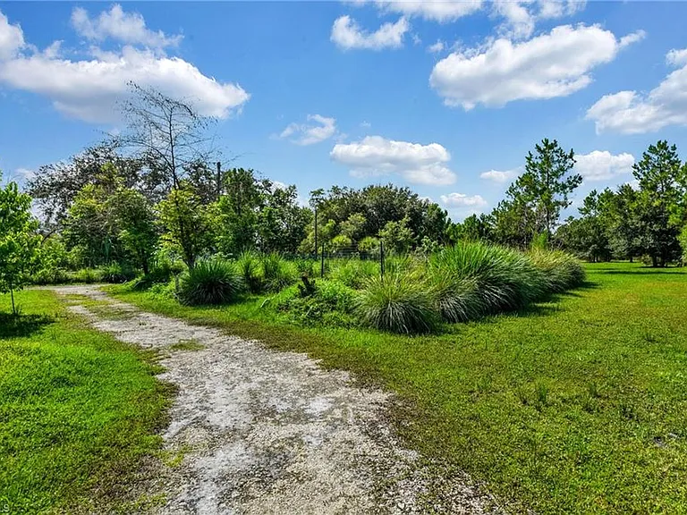 828 Sanctuary Rd — Photo 37