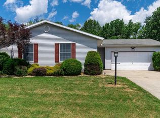 26215 Heatherfield Dr, Elkhart, IN 46514