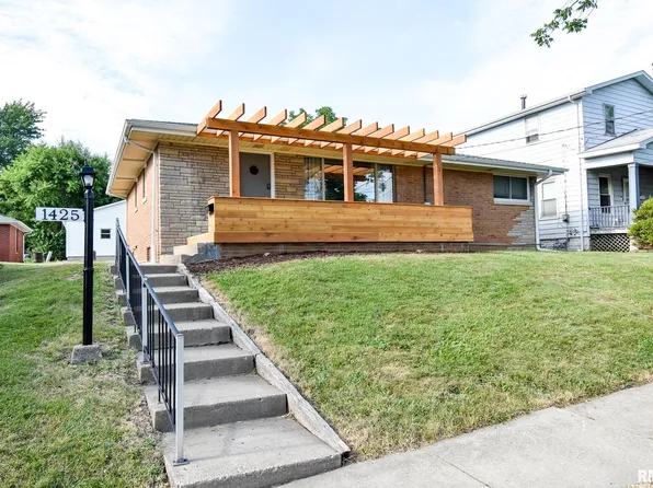 1425 E Seiberling Ave, Peoria Heights, IL 61616