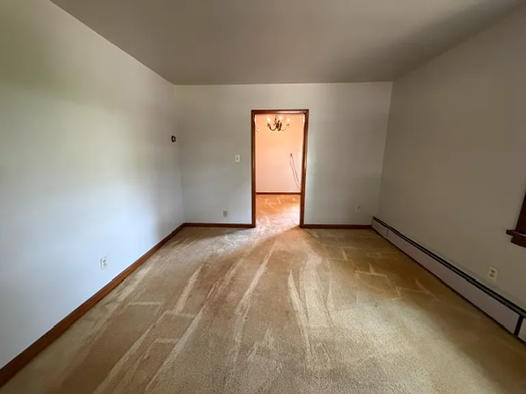 433 Allenford St — Photo 3