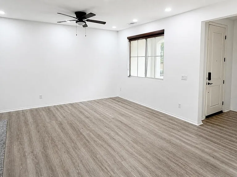 2818 E Berry Loop Privadounit #67 — Photo 27