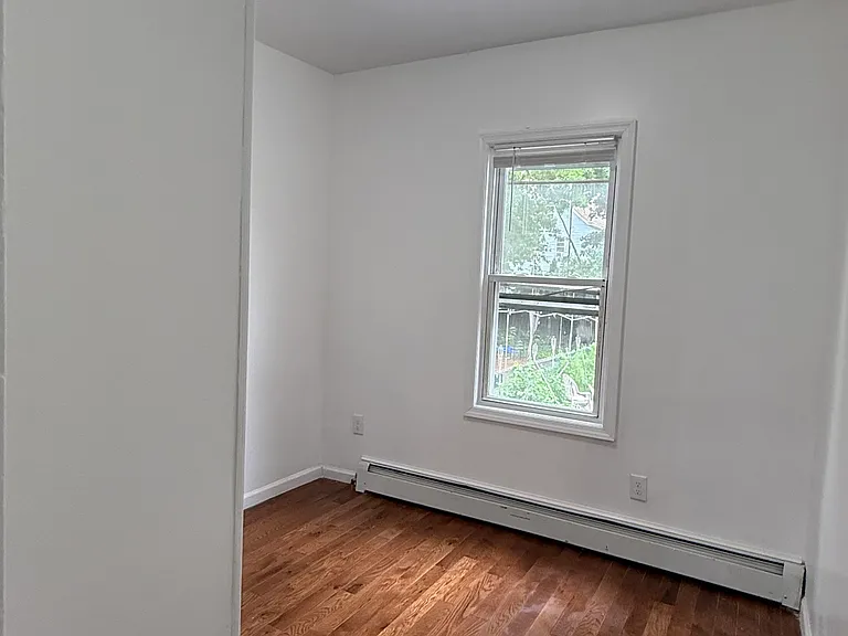 366 Howe Ave #1 — Photo 7