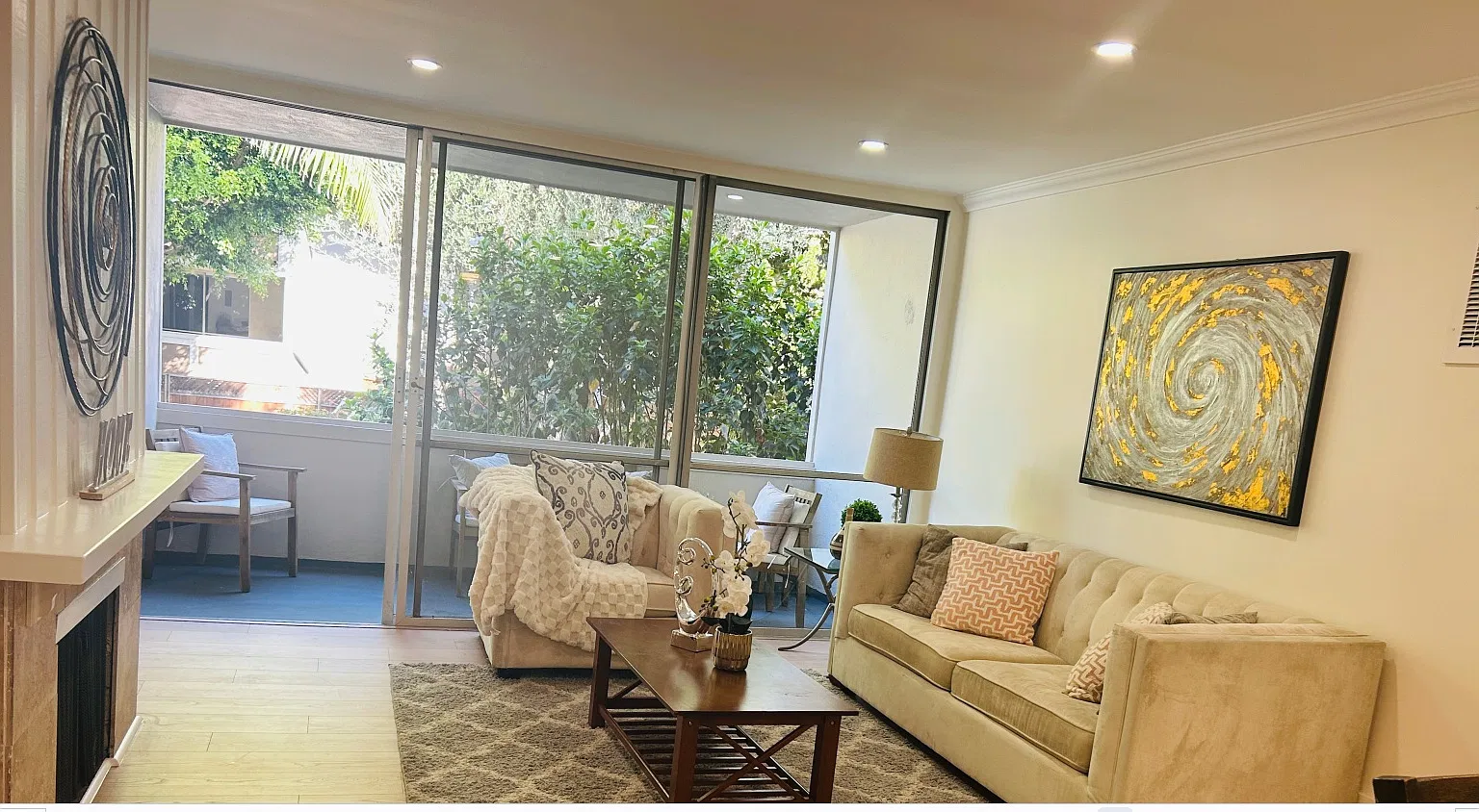 2 bed, 885 sqft, $3,400 — Photo 1