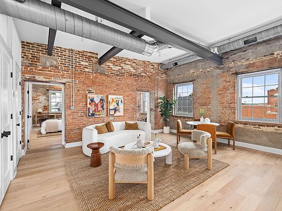 4th image of 901 King St #402