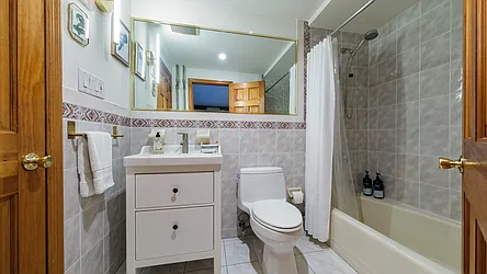 Rented by R New York