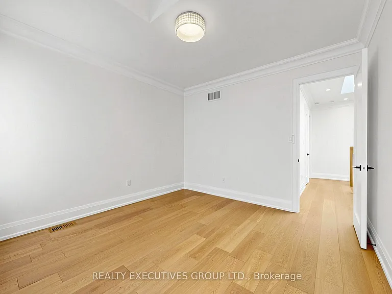 8 Limelight St — Photo 36