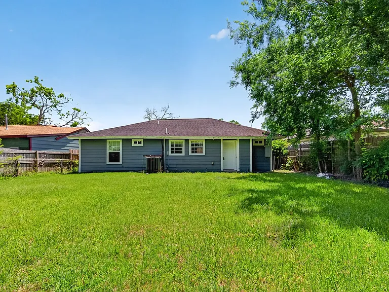 3031 Groton Dr — Photo 17
