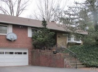 25 W Terrace Rd, Great Neck, NY 11021