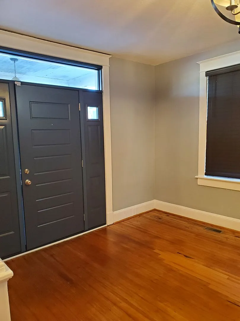 Beautiful Craftsman Home/ Special offer: half off the first month's rent. — Photo 2