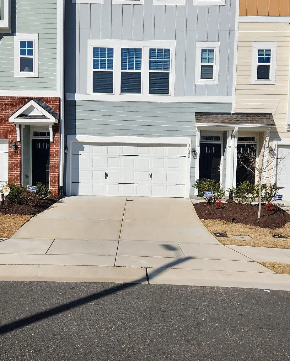 4 bed, 3.5 bath, 2227 sqft, $2,500 — Photo 2