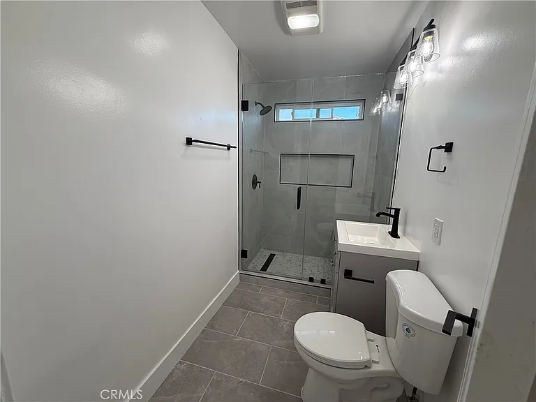 7358 Riverton Ave — Photo 20