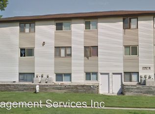 2212 R St APT 15, Lincoln, NE 68503