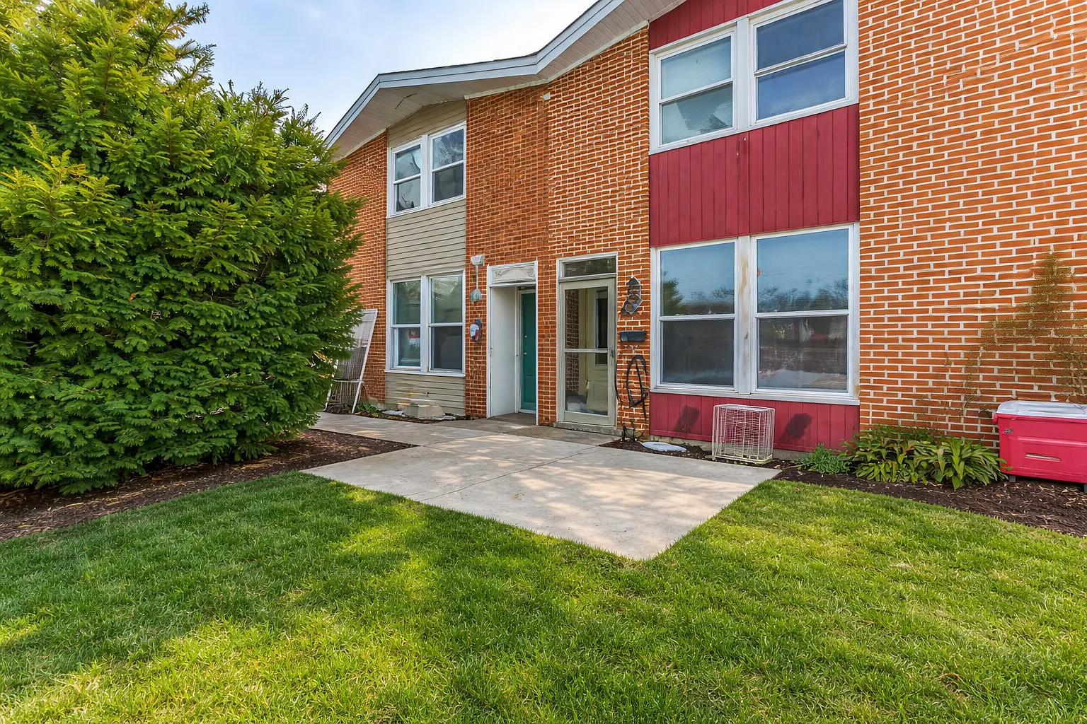 1370 Fargo Ave APT E photo 1