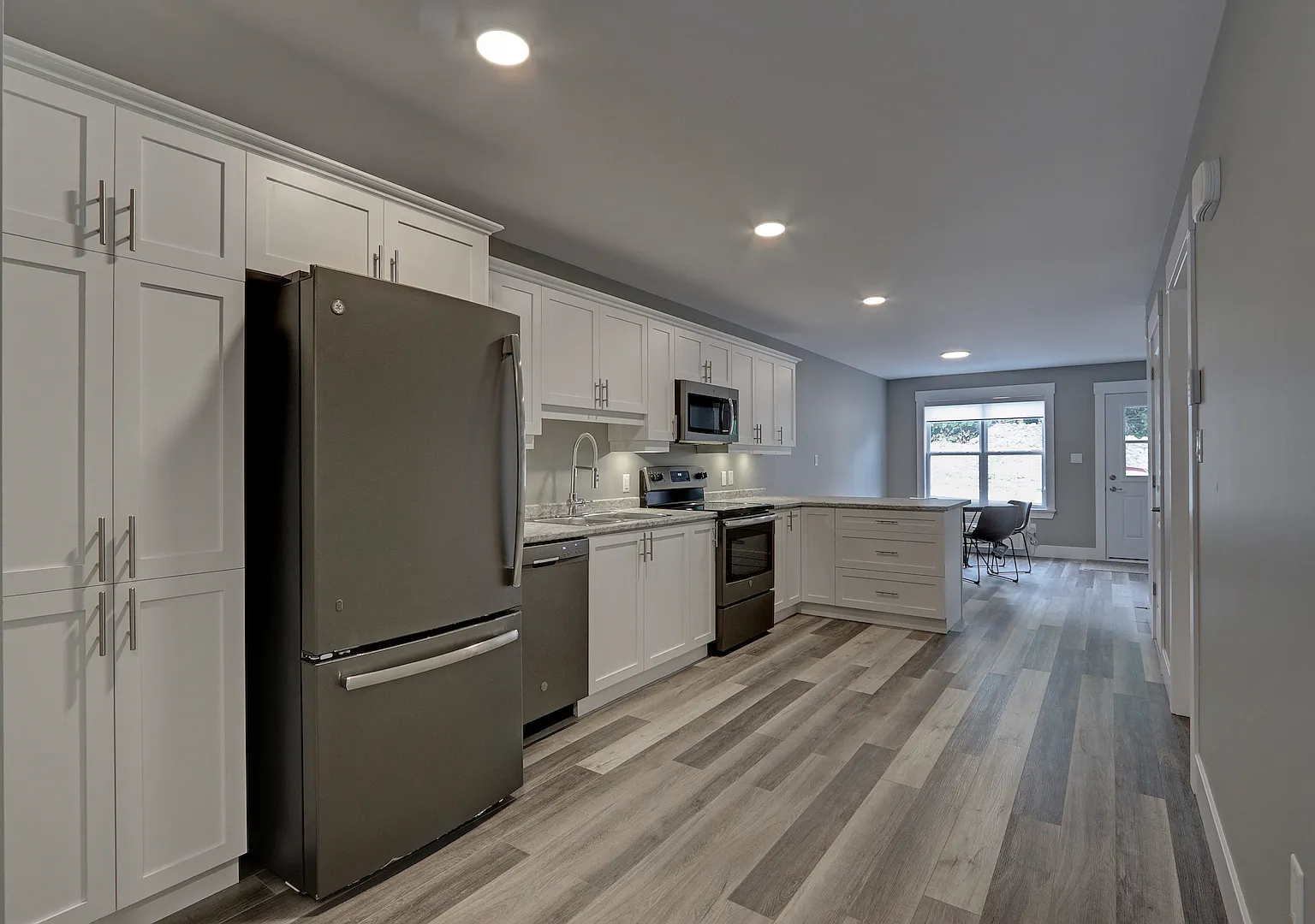 3 bed, 3.5 bath, 2060 sqft, $2,200 — Photo 2