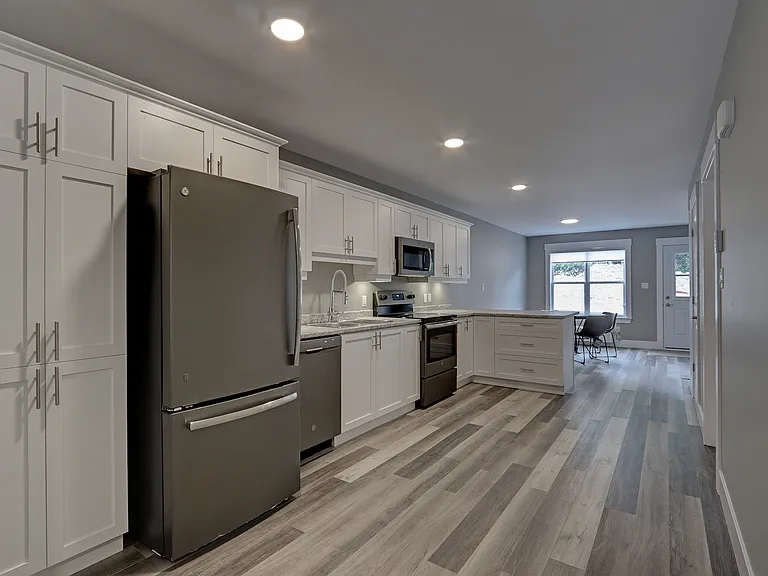 780 Hillcrest Dr #6 — Photo 2