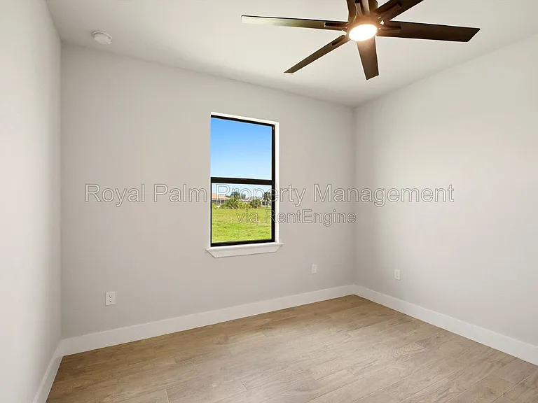 3750 NE 13th Ave — Photo 22