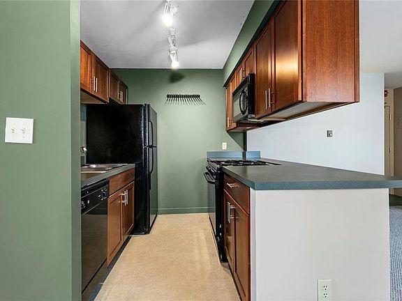 5th image of 600 E 8th St APT 7A