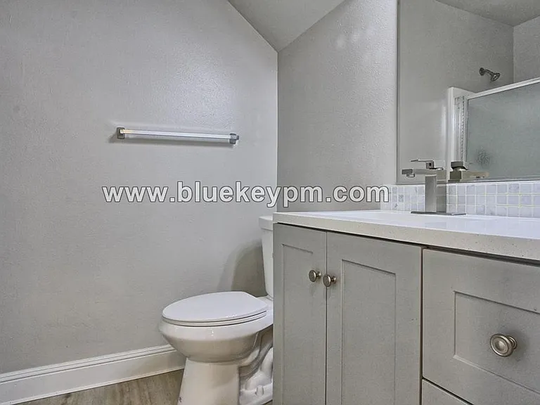 9913 NE 86th St #B — Photo 3