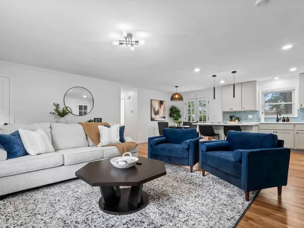 4019 W 62nd Ter, Fairway, KS 66205