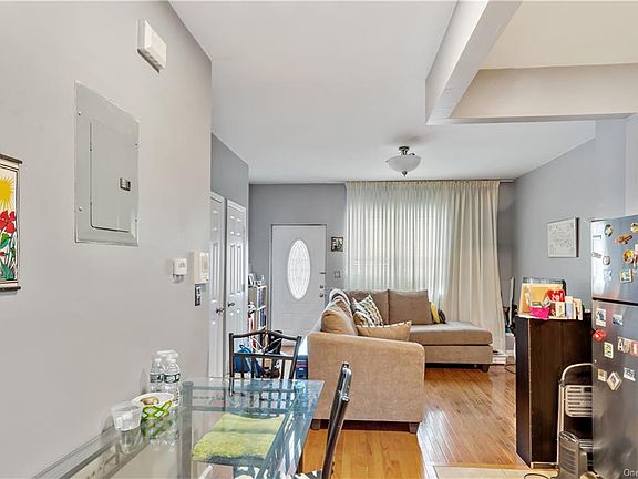 4th image of 2905 Bronxwood Ave