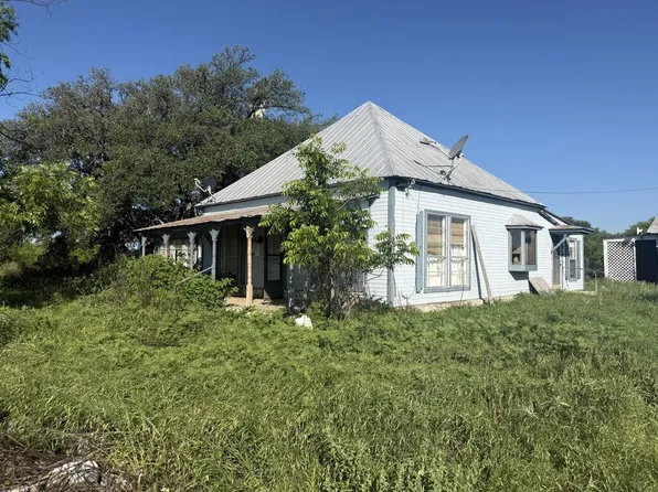 607 Leon St, Leon St, TX 76854