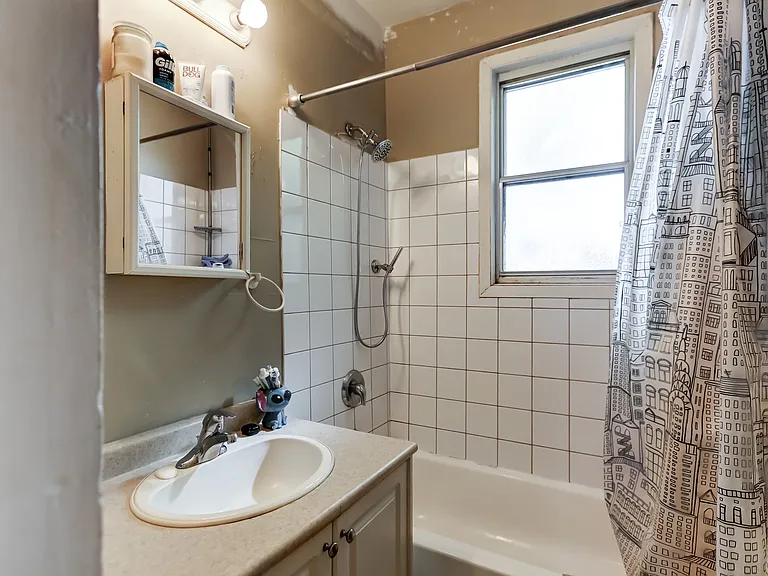 1127 Avenue Rd #1 — Photo 12