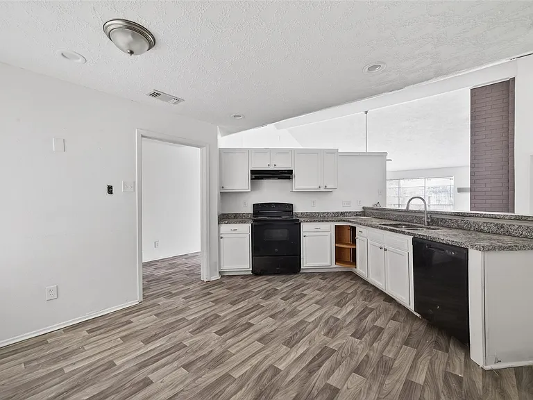 8203 Lone Quail Dr — Photo 17