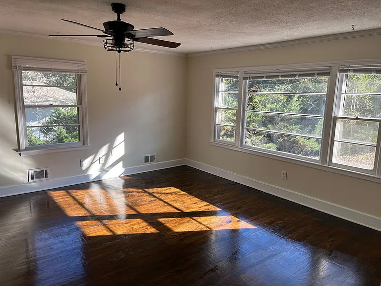 207 Skyview Dr — Photo 10