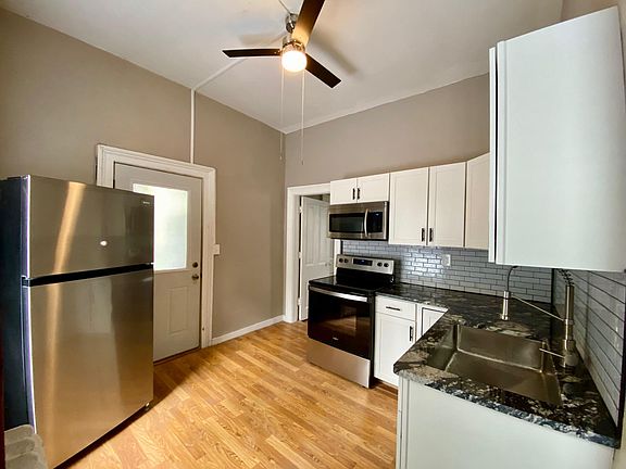 3rd image of 755 University Ave Floor 1