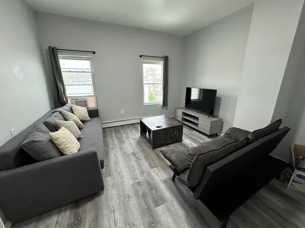 1172 Summit Avenue image 2 of 10