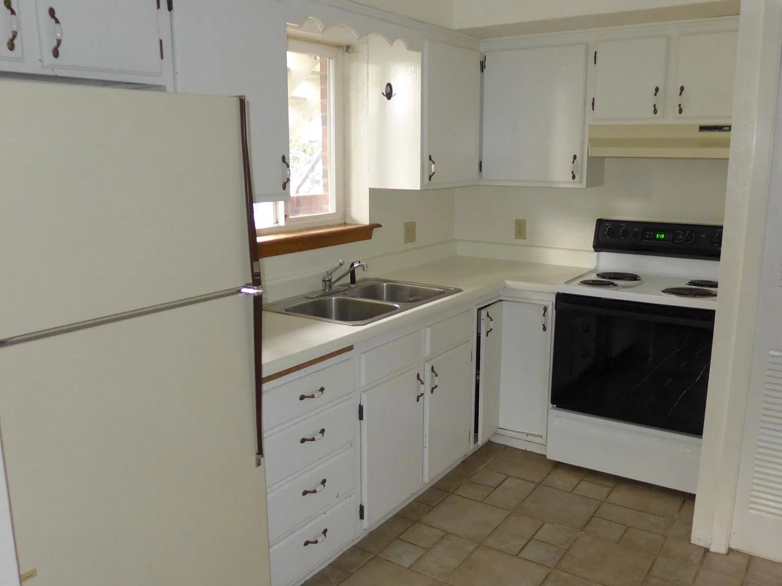 2 bed, 600 sqft, $2,100 — Photo 3