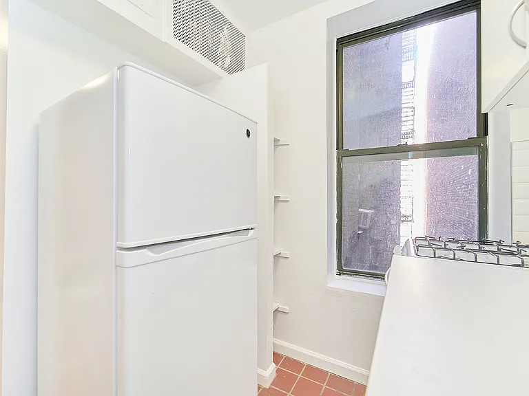 319 E 95th St #14 — Photo 5