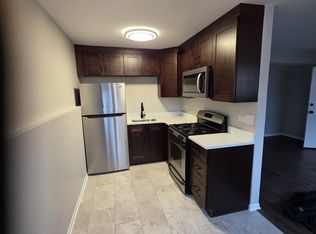 340 Crystal St #B, Cary, IL 60013