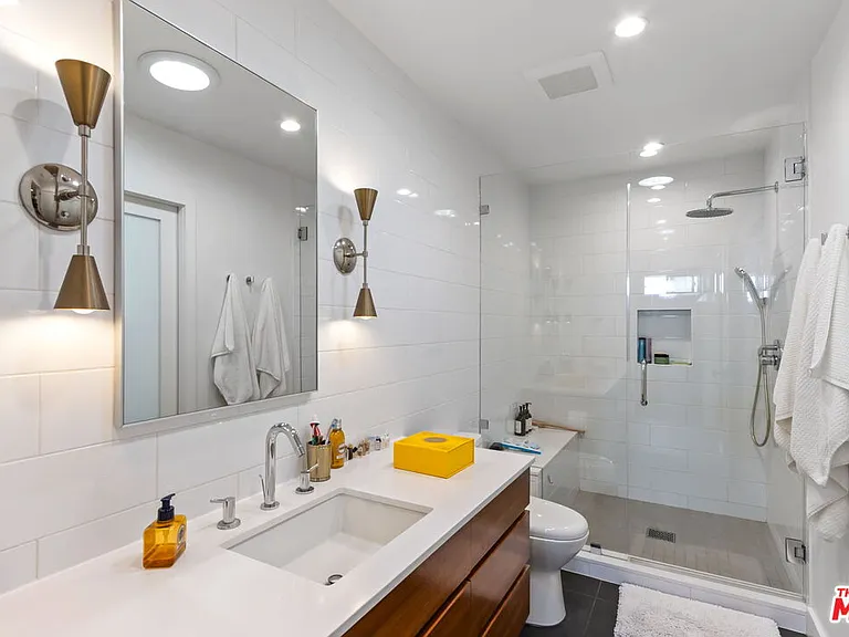 4606 Roma Ct — Photo 36