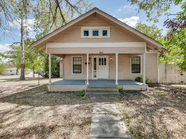 609 E Lampasas St, Ennis, TX 75119
