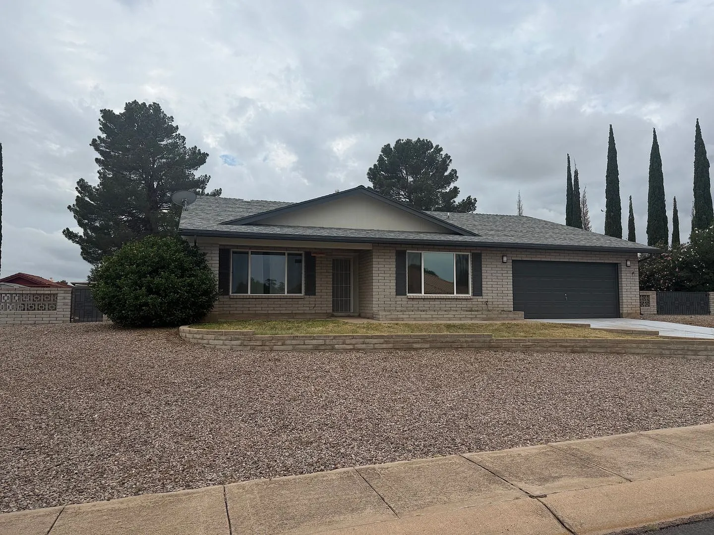 Large Home on Large Lot — Photo 2