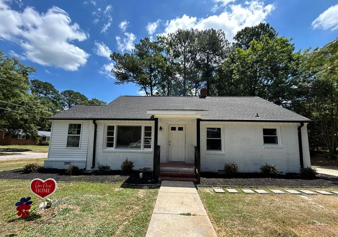 3 bed, 1313 sqft, $1,800 — Photo 1