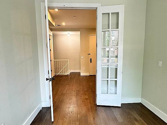 4th image of 492 Gates Ave #2K