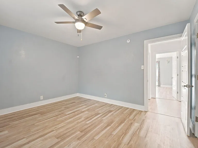 5332 Balcones Dr #B — Photo 14