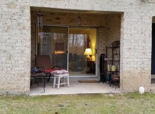 5928 Cove Landing Rd APT 102, Burke, VA 22015