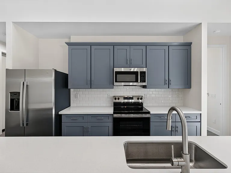 8210 S 9th Pl — Photo 10
