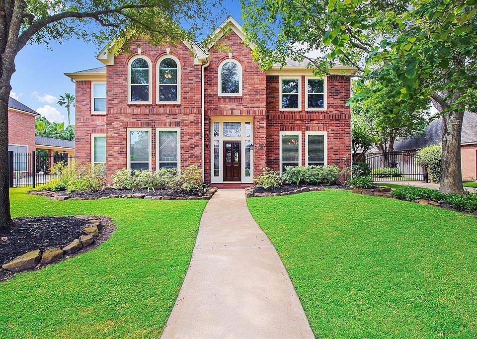 1st image of 24815 Lakebriar Dr
